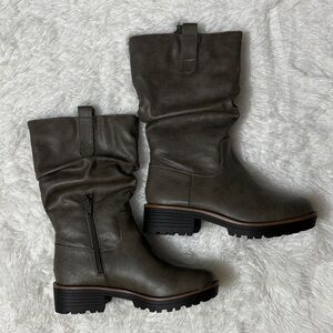 Sun + Stone Like New Grey Nelliee Lug Sole Slouch Boots In Size 5 1/2 M